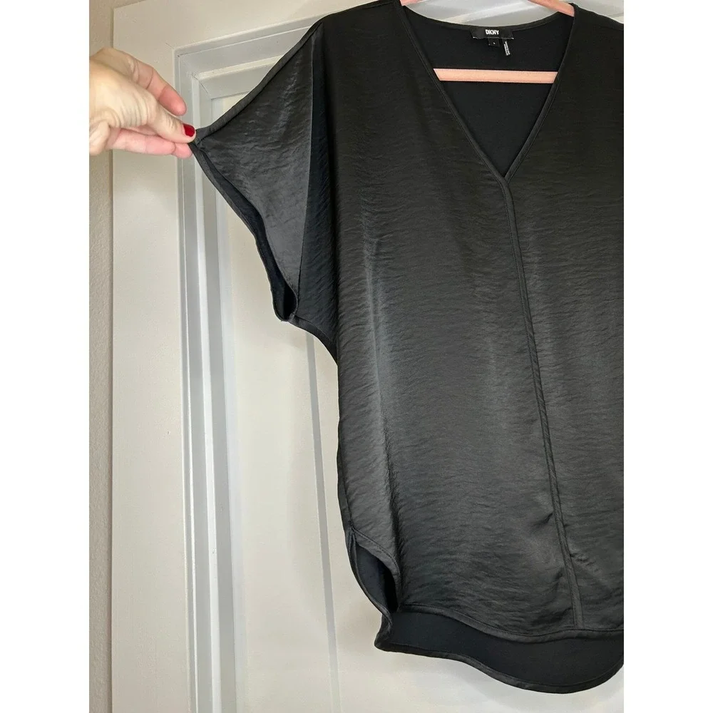 DKNY Black Satin V-Neck Blouse Oversized Short‎ Sleeve Top Large Office Capsule - Picture 3 of 7